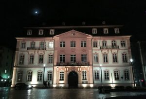 Das Mainzer Innenministerium bei Nacht. - Foto: gik