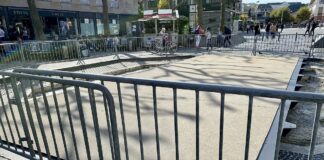 Neue Fastnachtsbrücke am Mainzer Höfchen installiert: Brunnen-Überbauung neu und stärker, Probelauf am Mainzer Weihnachtsmarkt