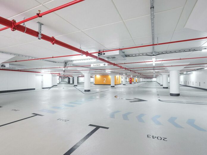 Parkhaus am Rathaus in Mainz wieder geöffnet: Weiße Parkwelt mit knapp 400 Plätzen – Oberes Parkdeck noch zu