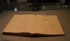 Das Gästebuch des Gutenberg-Museums im Original. - Foto: gik