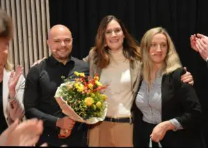 Mareike von Jungenfeld (Mitte) nach ihrer offiziellen Kür als Kandidatin der Mainzer SPD für die OB-Wahl. - Foto: gik