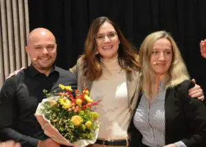 Mareike von Jungenfeld (Mitte) bei ihrer Nominierung mit Ko-Chef Christian kanka (links) . - Foto: gik