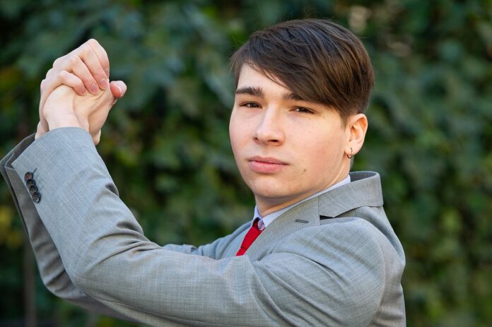 Satirepartei „Die Partei“ nominiert Wiesbadener als OB-Kandidat für Mainz: Lukas Haker, 23, Stadtverordneter
