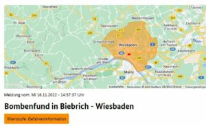 Warnmeldung zum Bombenfund in Wiesbaden-Biebrich, der ungefähre Fundort wurde von uns Rot markiert. - Foto: gik