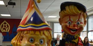 Große Narrenparty am 11.11. in Mainz – Zugplakettcher zeigen Kinder-Schwellköppe Annabelle und Kevin