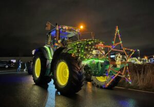 Geschmückter Traktor Lichterfahrt 2021. - Foto: Landwirtschaft verbindet