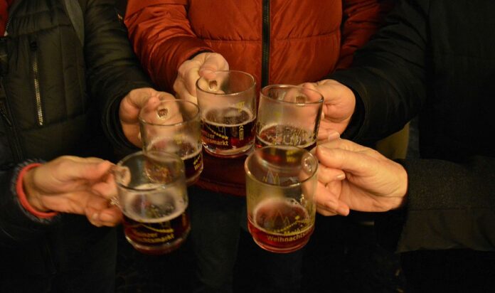 Mainz&-Glühweintest 2022: Intensive Rote und fruchtige Rosés – Die spannendsten Glühweine auf dem Mainzer Weihnachtsmarkt