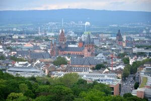 Wohnraum und Stadtentwicklung sind wichtige Themen bei der OB-Wahl in Mainz. - Foto: gik