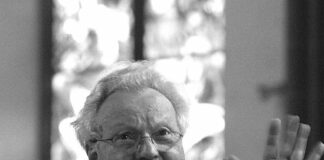 Vater der Chagall-Fenster von Mainz: Monsignore Klaus Mayer ist tot – Ex-Pfarrer von St. Stephan stirbt mit 99 Jahren