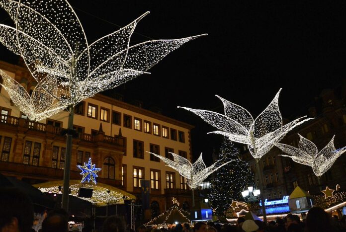 Stadt Wiesbaden: Kostenloser ÖPNV und Flatrate-Parken in der Adventszeit – Baustellen „für bestmögliche Erreichbarkeit“ angepasst