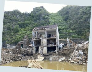 Foto eines völlig zerstörten Hauses im Ahrtal am Tag nach der Flutkatastrophe. - Foto: Wipperfürth 