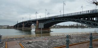 Rheinufer in Mainz wird neu gestaltet: Neue Ufertreppe an alter Holzschlepprampe – Absage an mehr Gastronomie