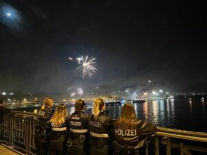 Mit diesem entspannten Foto grüßte die Mainzer Polizei aus der Silvesternacht. - Foto: Polizei Mainz