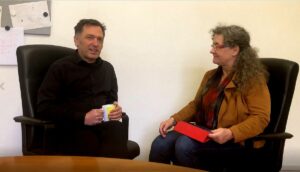 Linken-OB-Kandidat Martin Malcherek im Interview mit Mainz&-Chefredakteurin Gisela Kirschstein. - Foto: gik