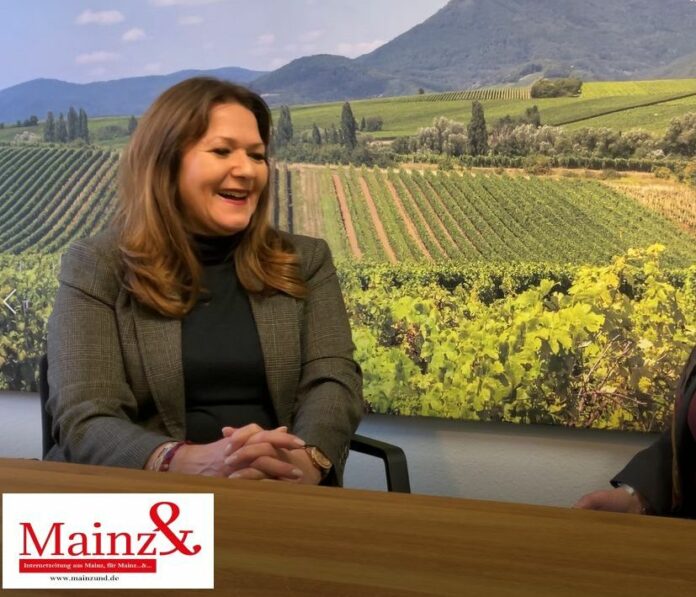Mainz&-Interviews zur OB-Wahl Vol 1: Manuela Matz, CDU – Weinerlebniswelt, Ein-Euro-Ticket und ein Tattoo
