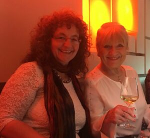 Margit Sponheimer und Mainz&-Chefin Gisela Kirschstein bei einer gemeinsamen Lesung im Jahr 2019. - Foto: Mainz&
