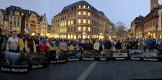 Ein Jahr Krieg in der Ukraine: Hunderte fordern in Mainz „Stoppt Putin“ und skandieren „Danke Mainz!“