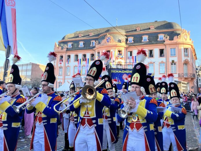 Das Närrische Grundgesetz: Elf Artikel für die Narrenfreiheit – Der Narr sei frei und gleich und sein Ruf sei „Helau“