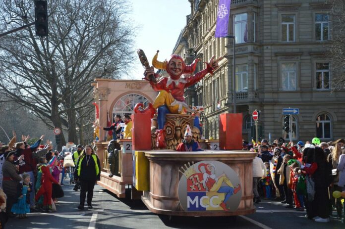Straßenfastnacht in Mainz: Weiberfastnacht-Party, Stadtteil-Umzüge, Tanz auf der LU und Guggemusik-Festival