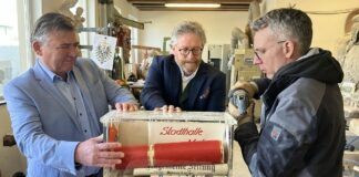 „Zaubriges Mainz“: Grundstein der Mainzer Rheingoldhalle von 1965 geöffnet – Fotos, Baupläne und Urkunde entdeckt