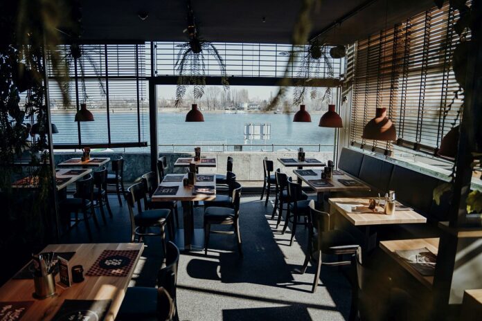 Burger am Rhein in Mainz: Neues Restaurant Burgerheart an der Rheingoldhalle eröffnet – Eingang jetzt vom Rhein