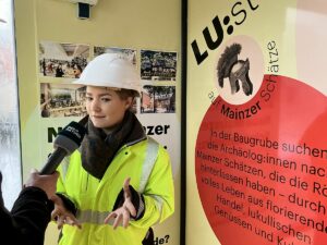 Landesarchäologin Stephanie Metz in dem neuen PopUp-Container "LU:ST auf Mainzer Schätze". - Foto: gik