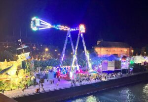Kirmes-Action gab es gerade schon bei der Mainzer Johannisnacht am Mainzer Rheinufer. - Foto: gik