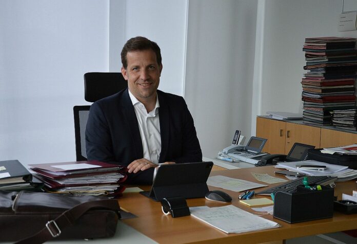 OB Haase kritisiert geplante Anhebung der Grundsteuer in Mainz als „empfindliche Mehrbelastung“ – Ringen um Haushalt beginnt im Stadtrat