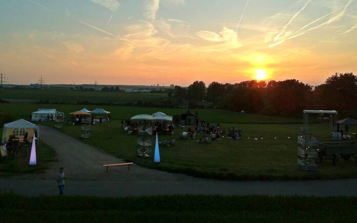 „Summer Wine“ in Mainz-Hechtsheim beim Weingut Stenner: Sommer, Wein und Musik auf der Weinwiese genießen