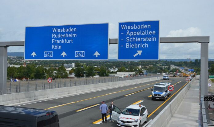A66 im Schiersteiner Kreuz bei Wiesbaden am Mittwoch voll gesperrt: Fahrbahnschäden werden ausgebessert