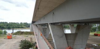Schiersteiner Brücke: Vandalismus gefährdet Fertigstellung des Radweges unter der Brücke – 400 Kilogramm schwere Betonelemente verrückt