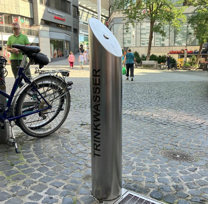 Trinkwasserspender am Rebstockplatz in Mainz ist zurück – Förderprogramm des Landes bei Stadt Mainz unbekannt