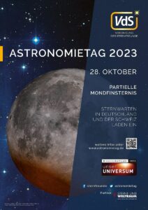 Plakat zum Astronomietag 2023 mit partieller Mondfinsternis. - Plakat: Vereinigung der Sternenfreunde