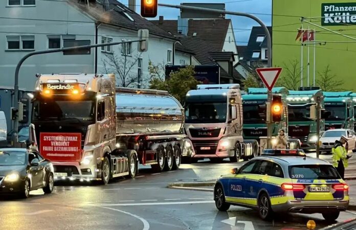 LKW-Großdemo in Mainz und Wiesbaden legt Autobahnring lahm: Logistik-Verband ruft zu Protest gegen Politik der Ampel auf