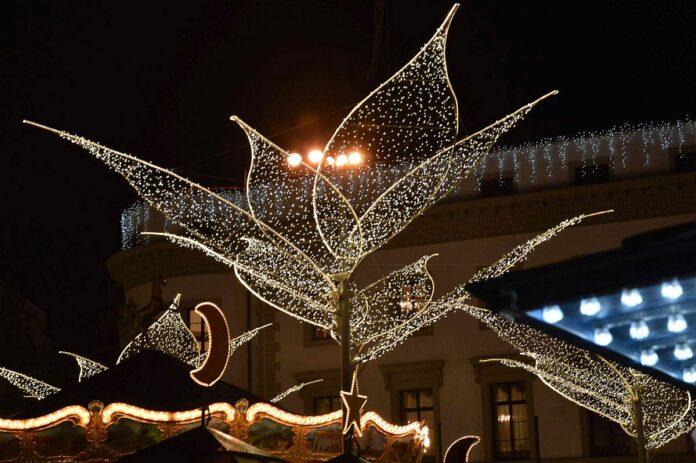 Sternschnuppenmarkt mit „Wiesbaden on Ice“ und einem Weihnachtsbaum namens Noah – 21. Weihnachtsmarkt mit Winterstubb und Riesenrad