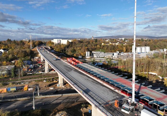 Salzbachtalbrücke in Wiesbaden: Erster Brückenteil wird Mitte Dezember eingeweiht – Lückenschluss an der A66