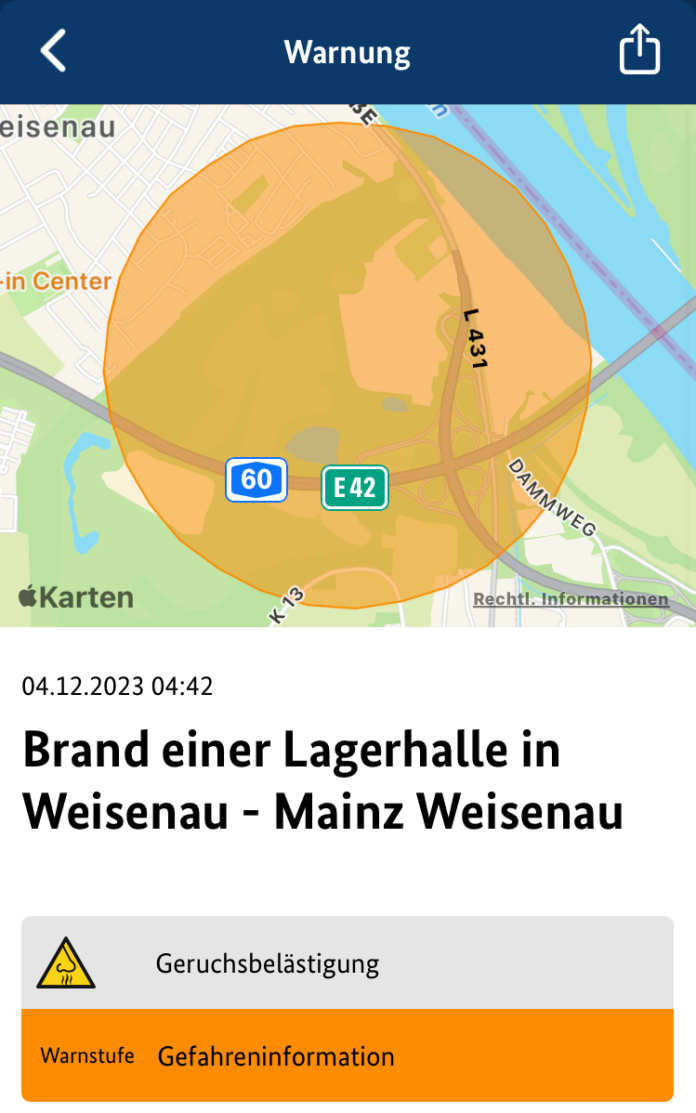 Lagerhalle in Mainz-Weisenau bei alter Portland brennt – Feuerwehr: Fenster und Türen geschlossen halten