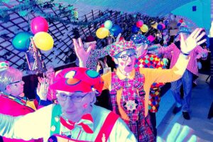 Los geht's: Einmarsch der "Allerscheenste" in den Augustinerkeller. - Foto: gik