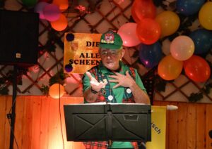 Nachdenklich-kritischer Narrenblick aufs Weltgeschehen: Ernst Deutsch. - Foto: gik