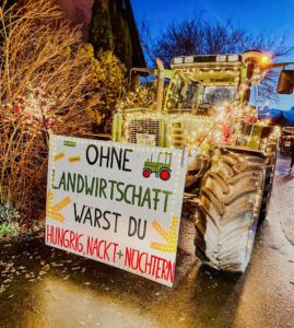 Die Landwirte wollen am Montag, den 8. Januar, mit Großdemos weite Teile von Deutschland lahm legen - sie protestieren gegen Kürzungen von Agrarsubventionen. - Foto: Tibor Schady