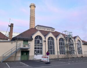 Das historische und denkmalgeschützte Kesselhaus der Uniklinik Mainz soll einem neuen Zentralbau weichen. - Foto: gik