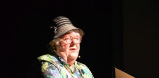 Lektionen in Narretei: Musikautomat und Uiuiui-Geschichte – Initiative Römisches Mainz lud zur zehnten Närrischen Nachtvorlesung