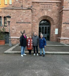 Der Platz vor dem hinteren Eingang des Proviantamtes in Mainz, der Eingang zum Fastnachtsarchiv und zum Kabarettarchiv. - Foto: Bonewitz
