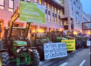 Um Miteinander, kritischen Dialog und Kompromissfähigkeit ging es beim Jahresempfang der Wirtschaft in Mainz viel - vor und in der Rheingoldhalle. - Foto: gik