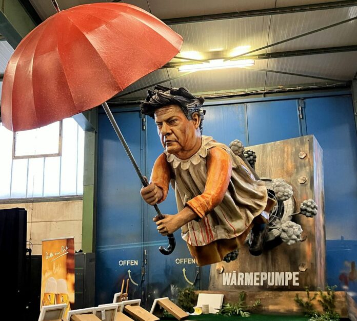 Motivwagen im Mainzer Rosenmontagszug 2024: Der fliegende Robert, der gehetzte Haase und eine eingesperrte Friedenstaube