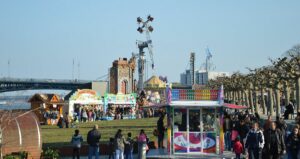 Action, Bummeln und Buden: Beim Mainzer Rhein-Frühling am Rheinufer. - Foto: gik
