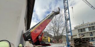 Brand in Geisterhaus, Stromausfall und ein abgestürzter Bauarbeiter: Feuerwehr Mainz mit arbeitsreichem Wochenende
