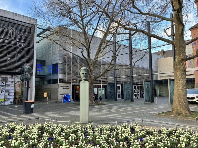 Neubau Gutenberg-Museum in Mainz: Lieferschwierigkeiten bei Türen verzögern Umzug – Marktfrühstück könnte bleiben