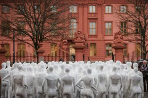 Installation "Stumme Zeugen" im Februar 2024 vor dem Mainzer Landtag. - Foto: Meseg
