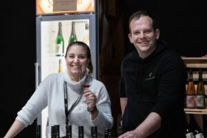 Ein gutes Glas Wein gehört auf der KONEKT natürlich ebenfalls dazu - auch Winzer, Bierbrauer oder Startups aus der Foodszene präsentieren sich hier. - Foto: KONEKT
